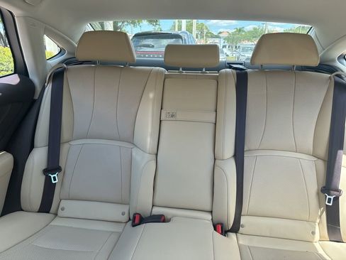 Used 2020 Lexus LS 500 w/ Accessory Package (Z2) RWD image 12