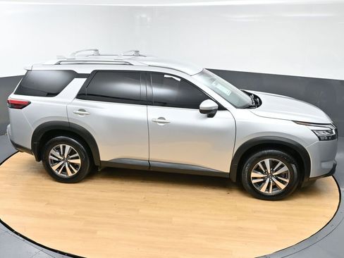 Used 2023 Nissan Pathfinder SL w/ Black Appearance Package image 51