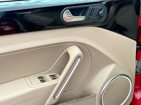 Used 2013 Volkswagen Beetle 2.0T image 18