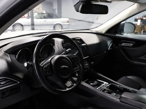 Used 2017 Jaguar F-PACE Premium image 17