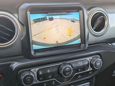 Used 2022 Jeep Wrangler Unlimited Sahara w/ Cold Weather Group AWD/4WD image 16