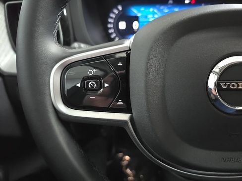 Used 2025 Volvo XC60 B5 Plus AWD/4WD image 20
