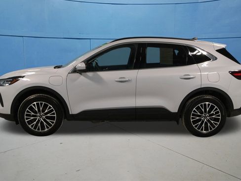 Used 2025 Ford Escape SE w/ Class II Trailer Tow Package FWD image 31