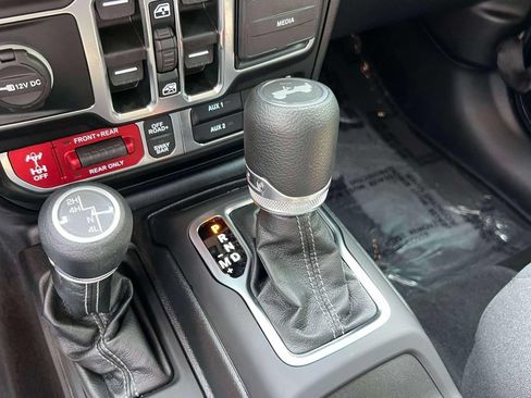 Used 2025 Jeep Wrangler Unlimited Rubicon AWD/4WD image 28