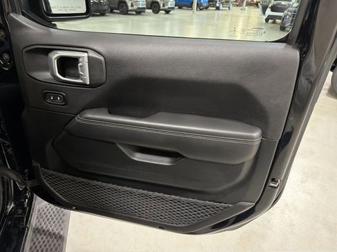 Used 2021 Jeep Wrangler Unlimited Sahara w/ Uconnect 4C Nav & Sound Group AWD/4WD image 38