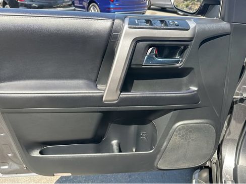 Used 2022 Toyota 4Runner SR5 Premium w/ Moonroof Package RWD image 7