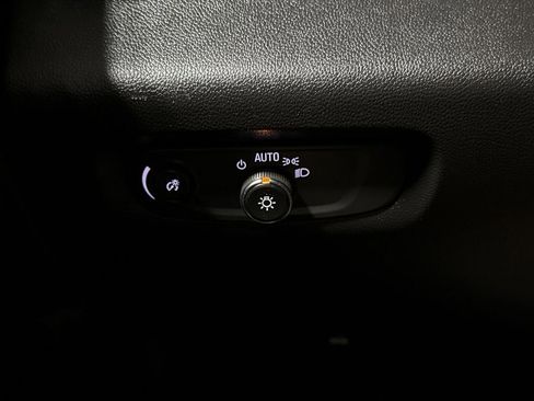 Used 2023 Chevrolet Traverse LT FWD image 18