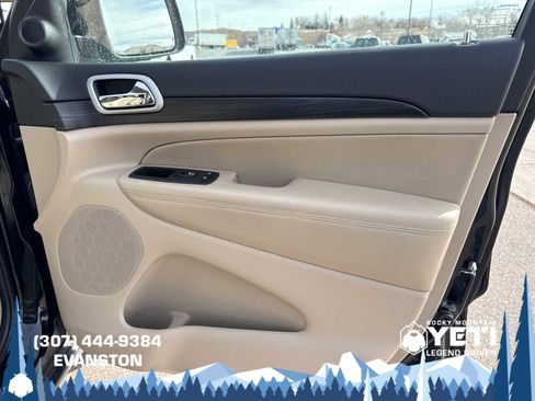 Used 2022 Jeep Grand Cherokee Laredo E image 12