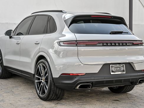 Used 2024 Porsche Cayenne AWD/4WD image 10