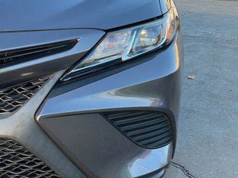 Used 2019 Toyota Camry SE image 10