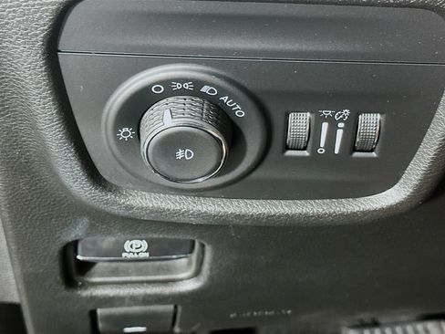 Used 2022 Jeep Grand Cherokee L Limited AWD/4WD image 17
