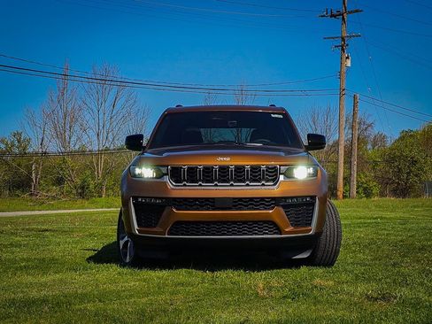 New 2026 Jeep Grand Cherokee Limited AWD/4WD image 8
