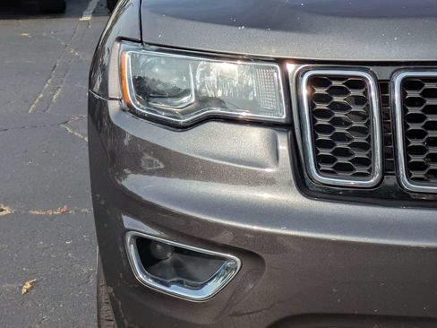 Used 2019 Jeep Grand Cherokee Laredo w/ 18" Wheel & 8.4" Radio Group AWD/4WD image 10