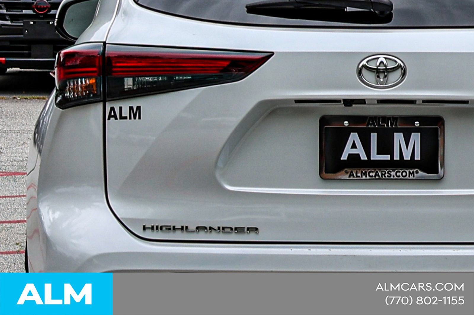Used 2024 Toyota Highlander LE FWD image 13
