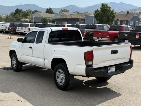 Used 2018 Toyota Tacoma SR RWD image 6