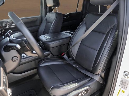 Used 2025 GMC Yukon XL Denali image 7