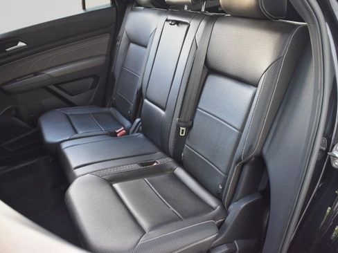 Used 2021 Volkswagen Atlas Cross Sport SE w/ Panoramic Sunroof Package image 32