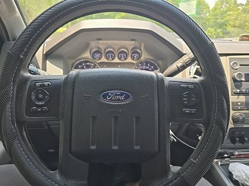 Used 2011 Ford F250 XLT w/ XLT Premium Pkg AWD/4WD image 3