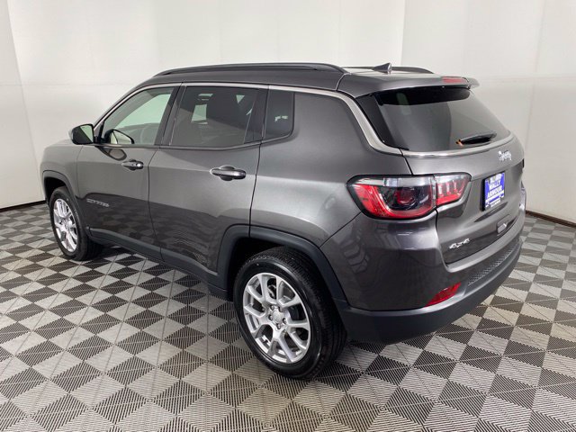 Used 2023 Jeep Compass Latitude AWD/4WD image 9