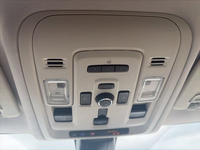 Used 2022 GMC Yukon Denali AWD/4WD image 25