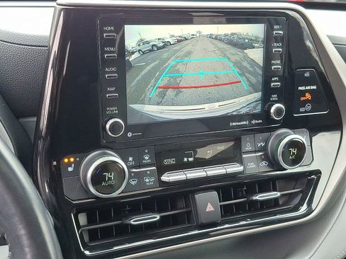 Used 2021 Toyota Highlander XLE image 20