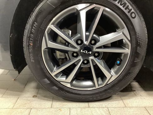 Certified 2023 Kia Forte LXS image 25