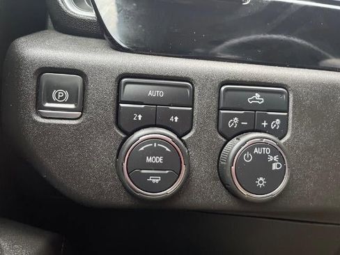 Used 2022 Chevrolet Silverado 1500 LT image 16