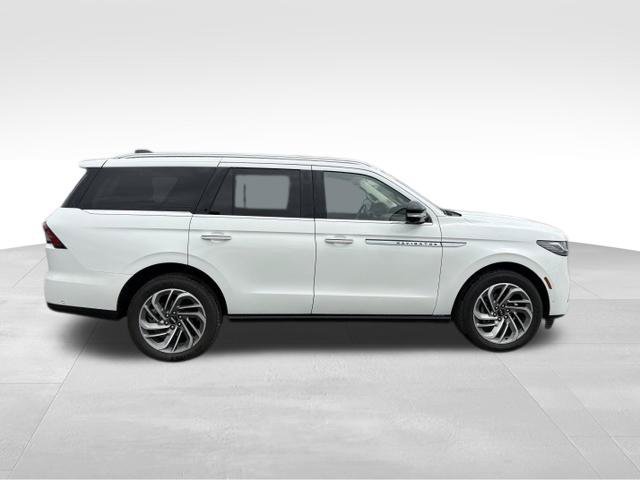 Used 2025 Lincoln Navigator Reserve AWD/4WD image 9