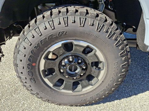 New 2026 Ford F250 Platinum w/ Tremor Off-Road Package image 5
