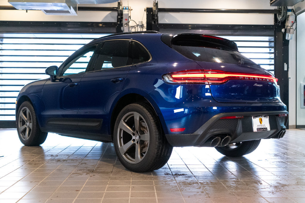 Certified 2025 Porsche Macan AWD/4WD image 3