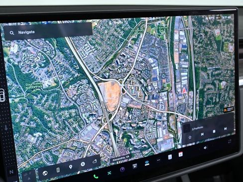 Used 2021 Tesla Model S Plaid image 13