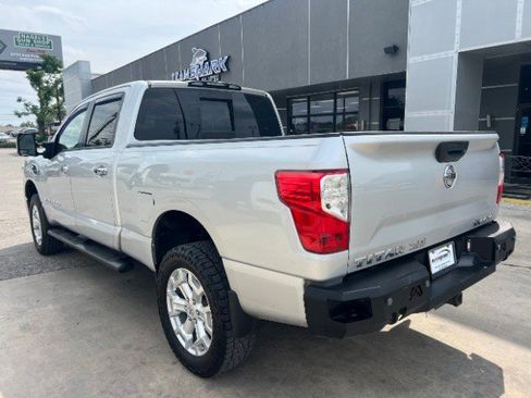 Used 2017 Nissan Titan SV image 8