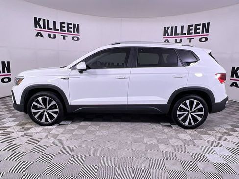 Used 2024 Volkswagen Taos SE image 4