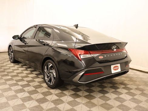 Used 2025 Hyundai Elantra SEL FWD image 3