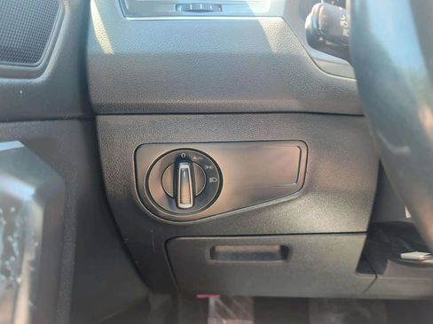 Used 2020 Volkswagen Tiguan SE w/ Panoramic Sunroof Package FWD image 26