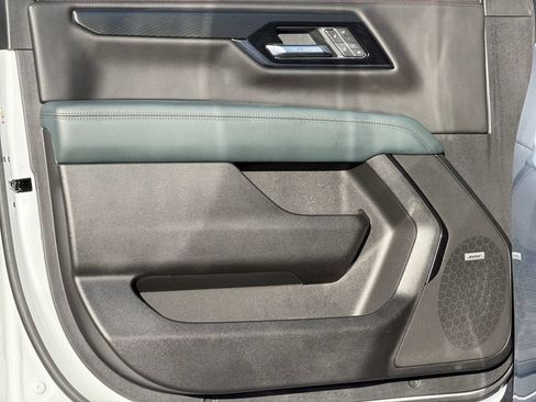 Used 2025 GMC Yukon AT4 w/ AT4 Premium Plus Package AWD/4WD image 20