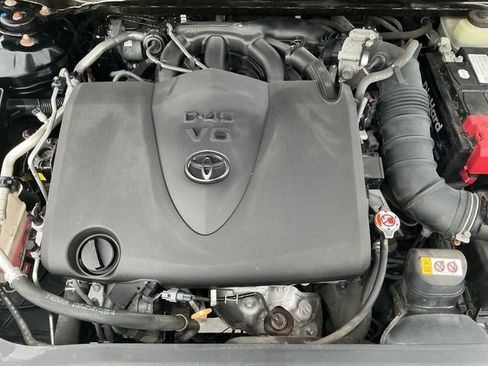 Used 2018 Toyota Camry XSE image 53