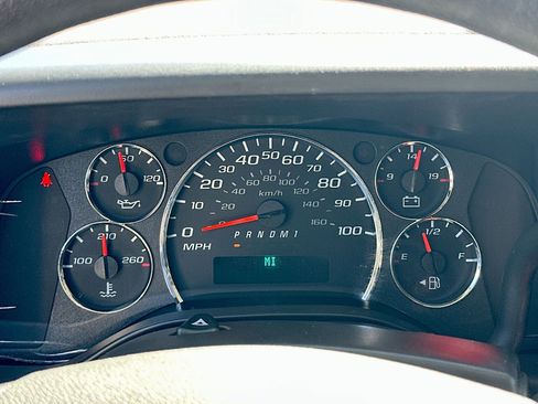 Used 2024 GMC Savana 2500 w/ Driver Convenience Package image 10