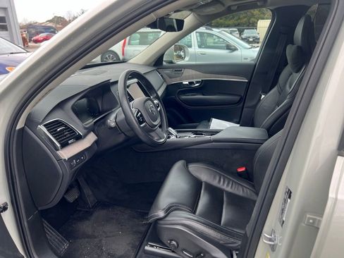 Used 2022 Volvo XC90 T8 Inscription w/ Advanced Package image 9