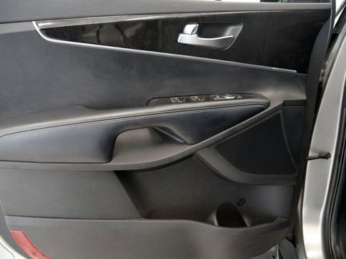 Used 2018 Kia Sorento L image 14