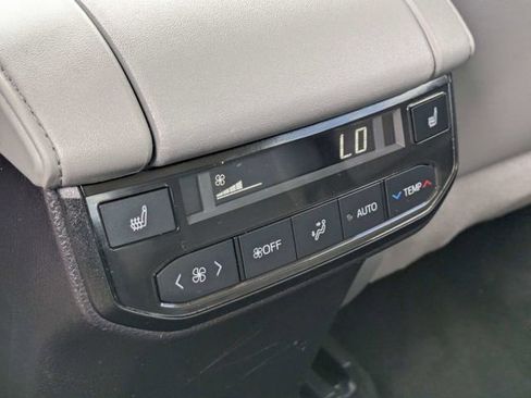 Used 2021 Toyota Highlander Platinum FWD image 13