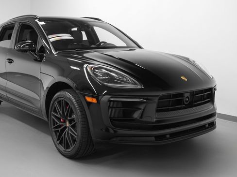Certified 2023 Porsche Macan S AWD/4WD image 9