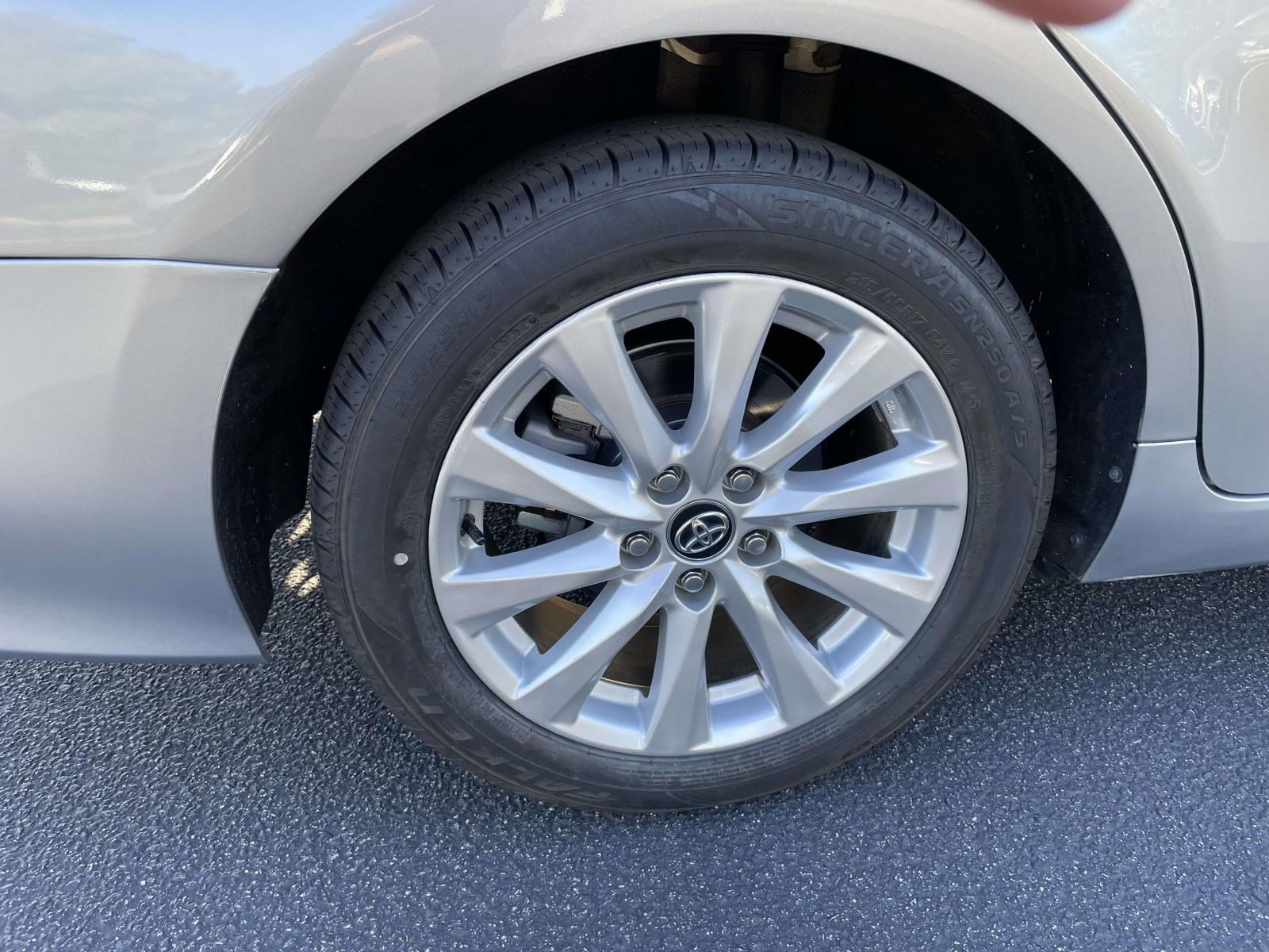 Used 2020 Toyota Camry LE FWD image 7