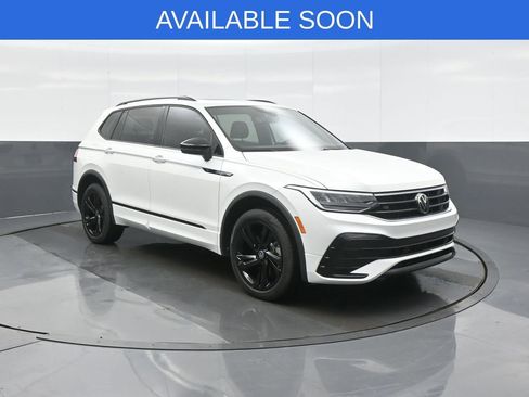 Used 2023 Volkswagen Tiguan SE R-Line image 1