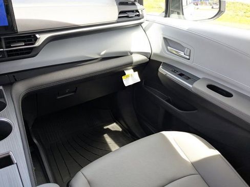 New 2026 Toyota Sienna XLE image 16