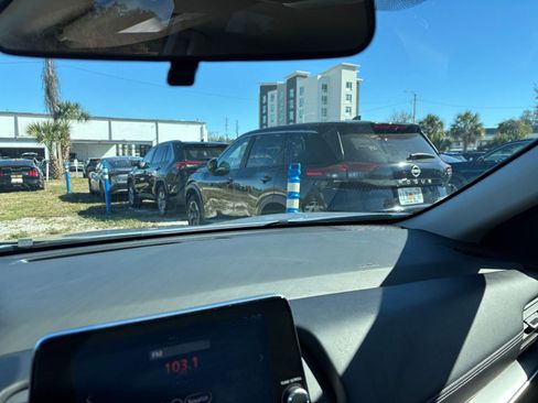 Used 2025 Nissan Rogue SV image 37