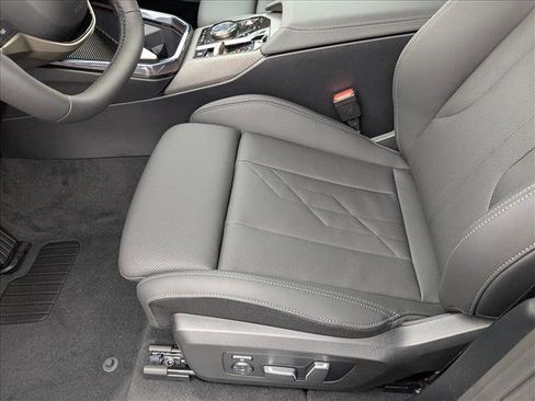 Used 2025 BMW X3 xDrive30i w/ Premium Package image 4