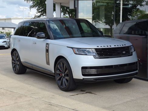 Used 2024 Land Rover Range Rover SV AWD/4WD image 7
