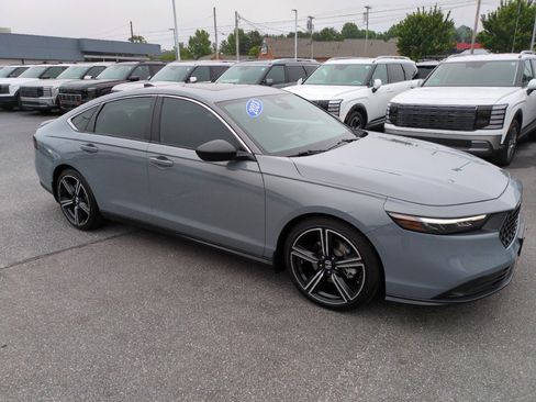Used 2023 Honda Accord Sport image 1