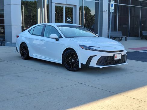 Certified 2025 Toyota Camry SE FWD image 35